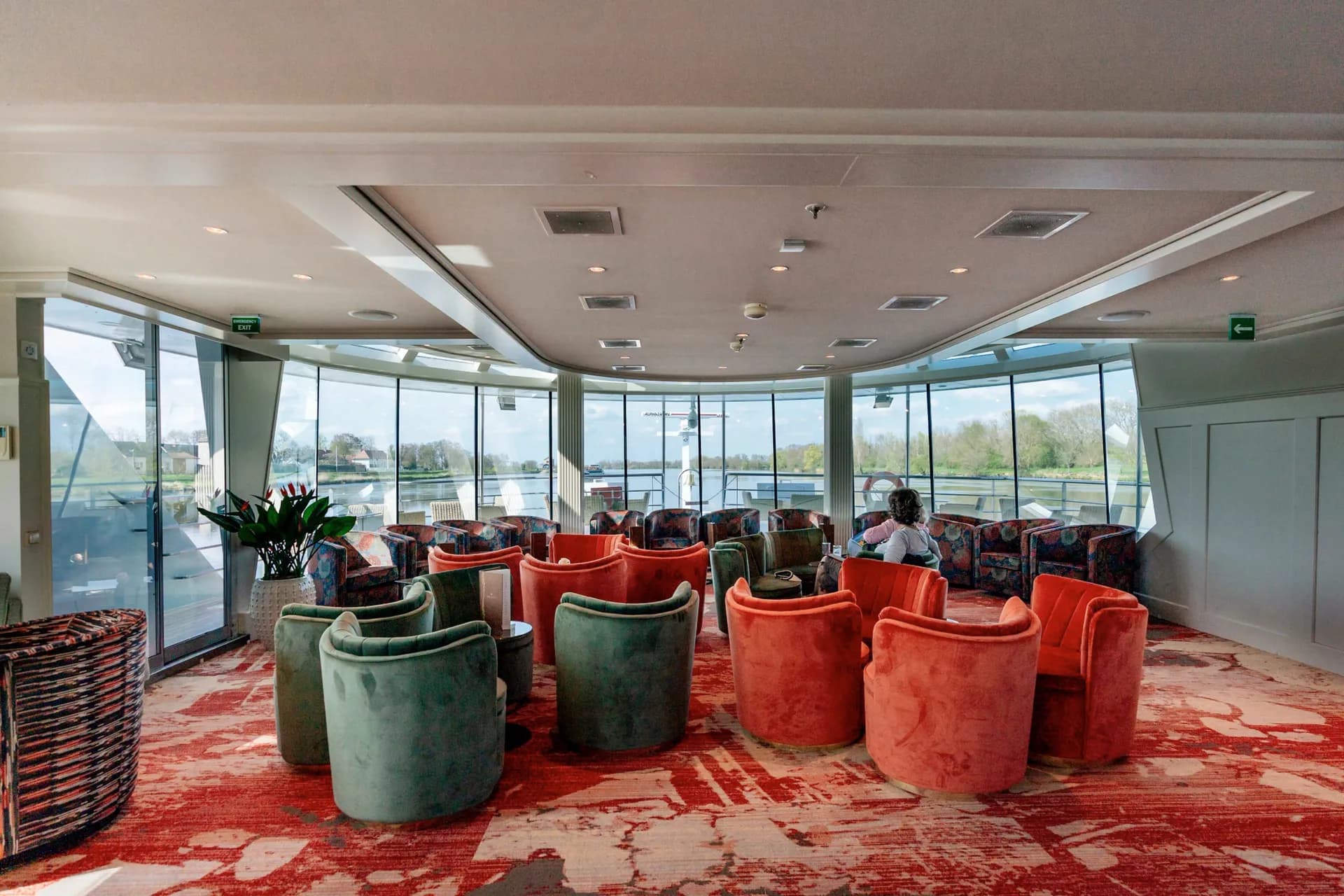 主酒廊與酒吧 9