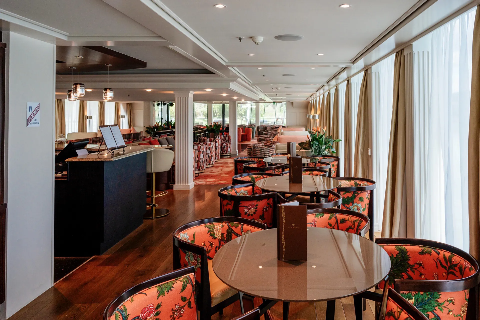 主酒廊與酒吧 7