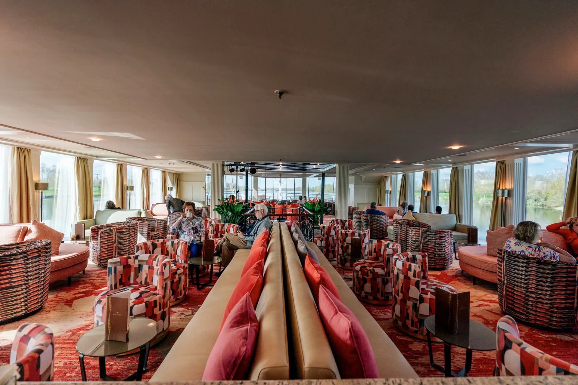 主酒廊與酒吧 1