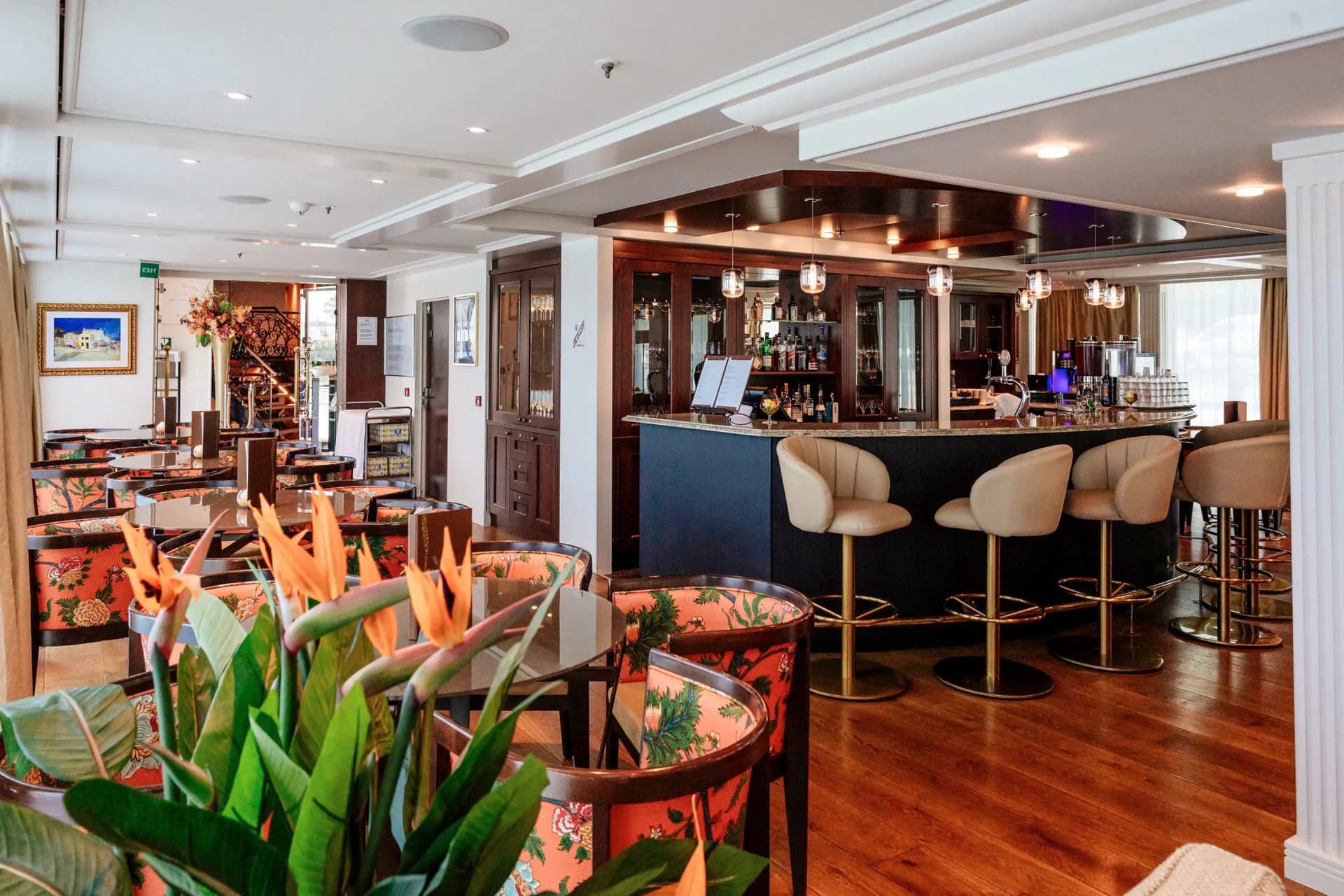 主酒廊與酒吧 10