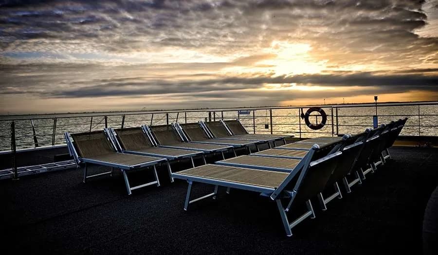 亞法隆遠見號 10