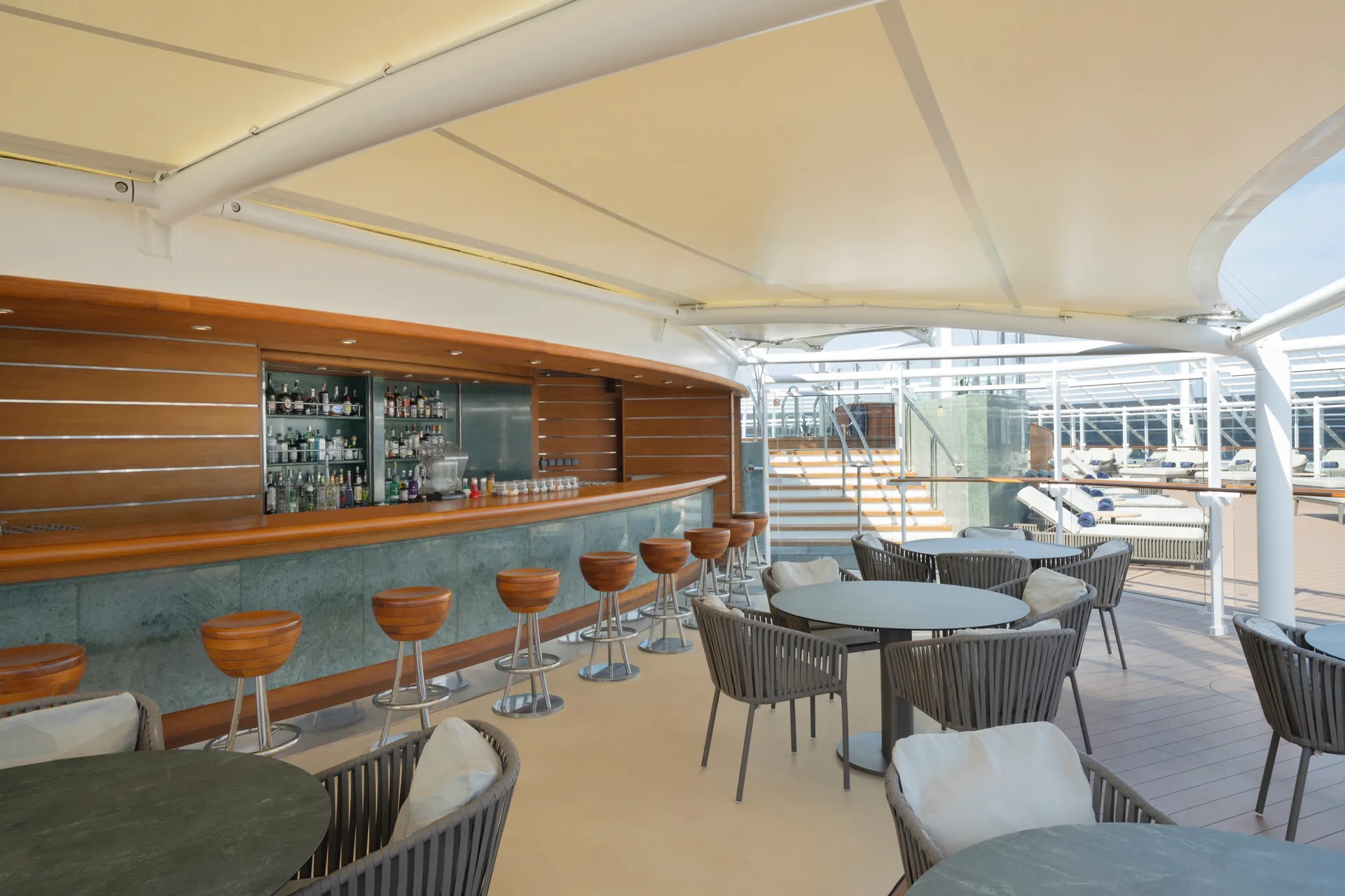 MSC Yacht Club The One 酒吧與泳池 6