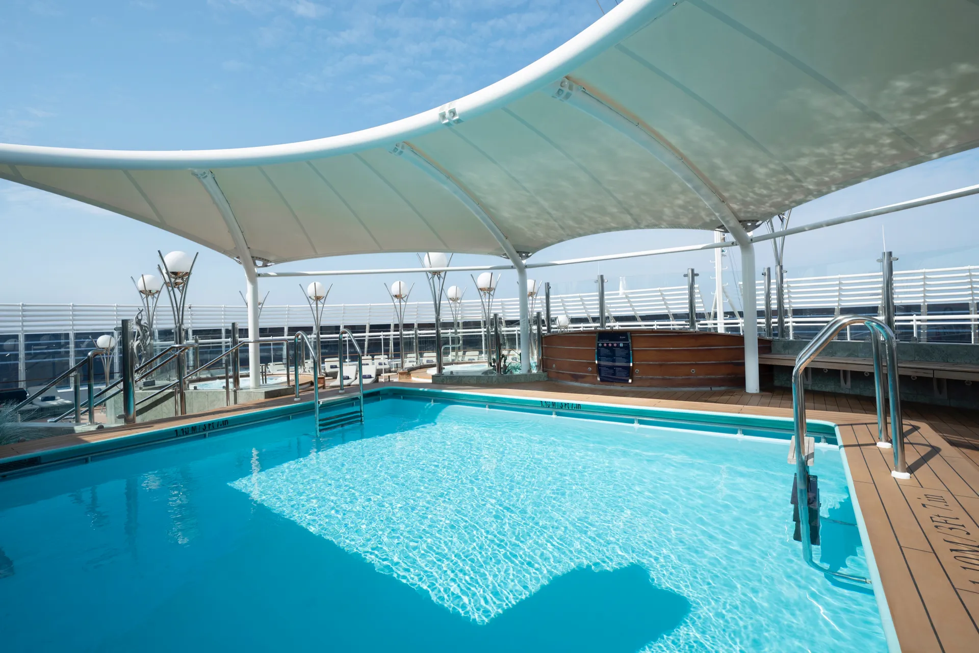 MSC Yacht Club The One 酒吧與泳池 4