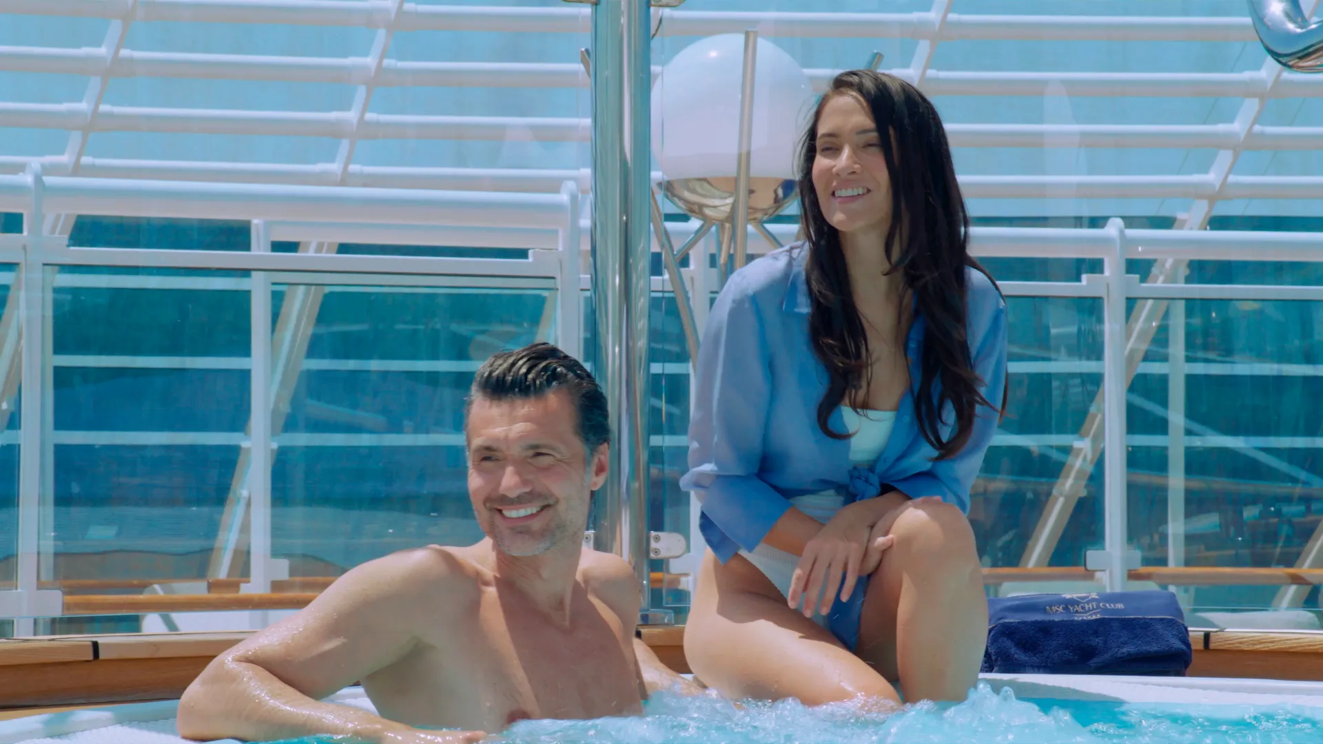 MSC Yacht Club The One 酒吧與泳池 1