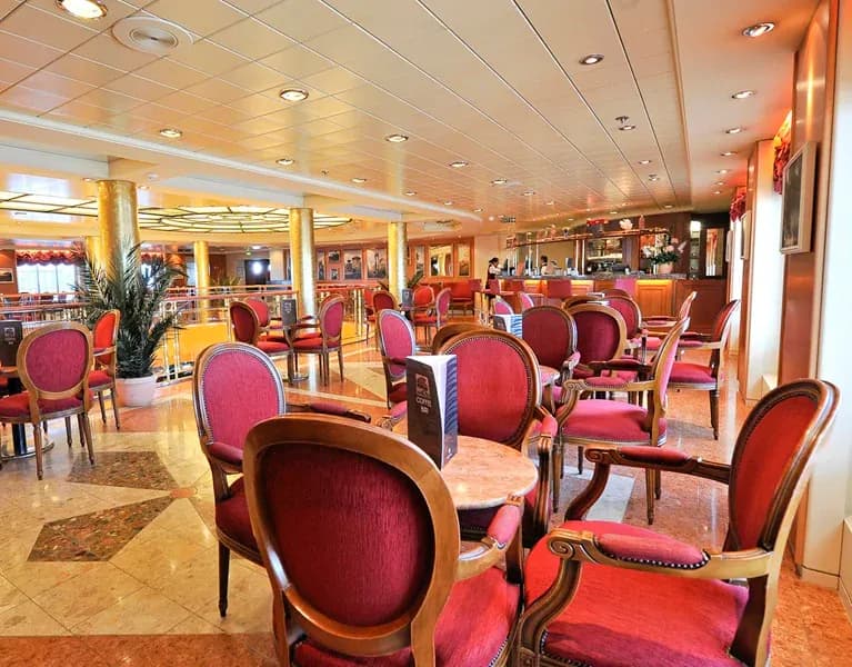 地中海序曲號 4