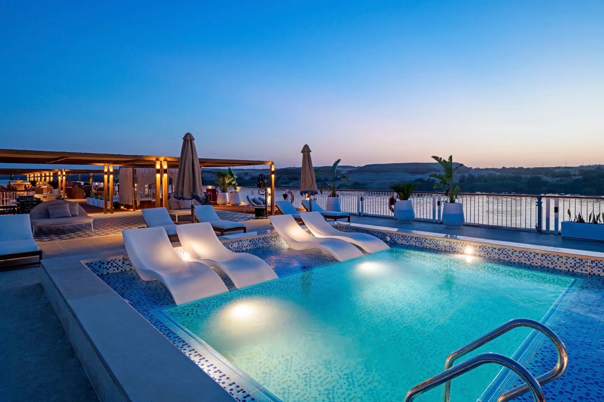 日光甲板泳池 1