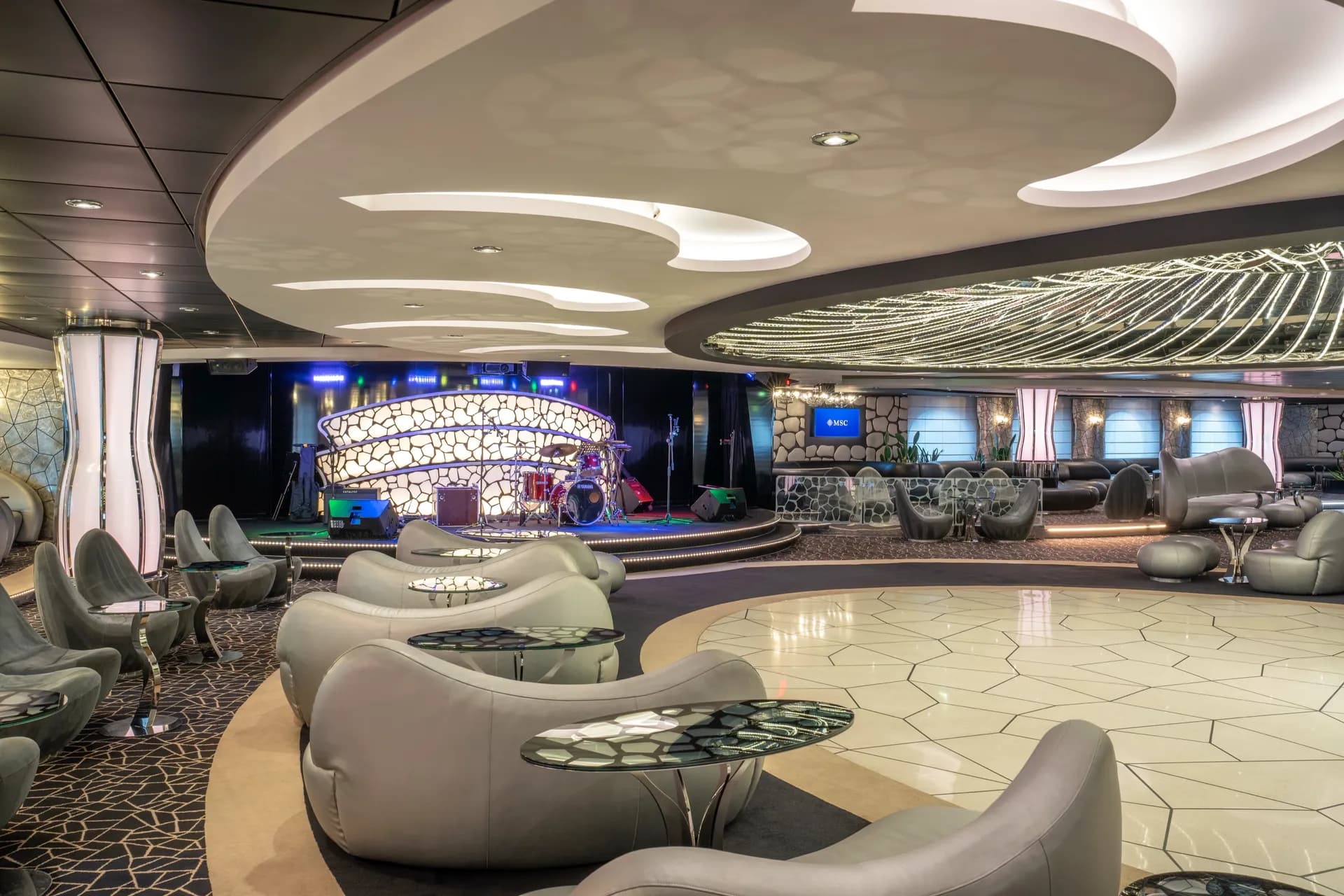 Black and White 酒廊 3