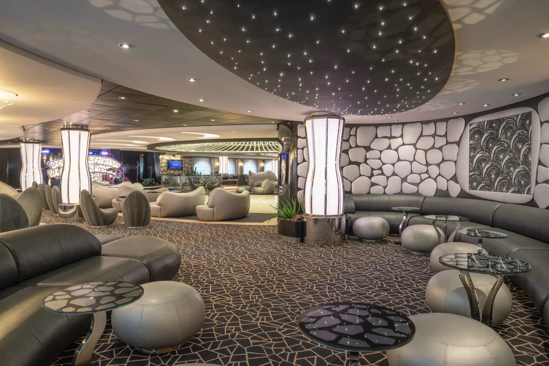 Black and White 酒廊 1