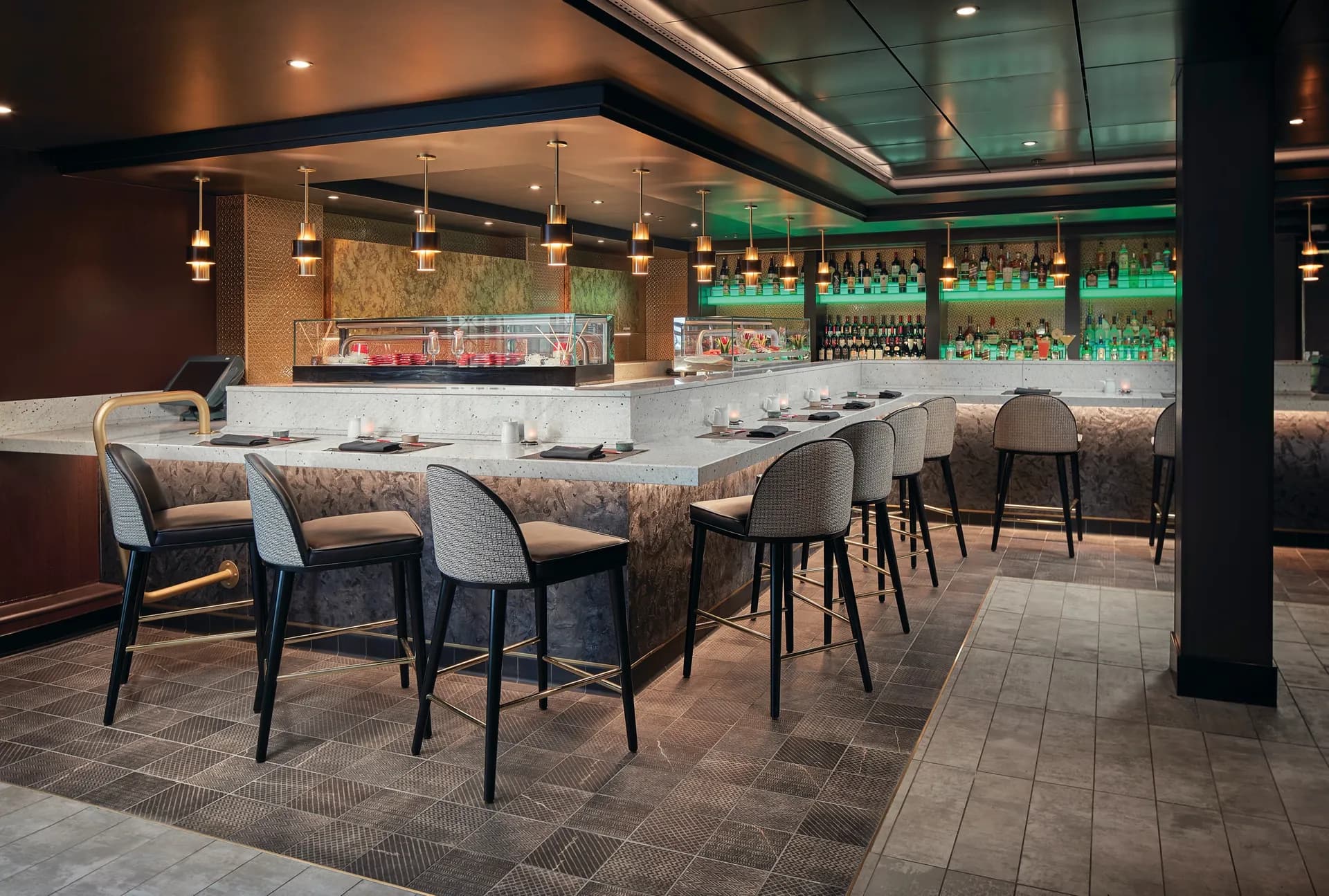 Pinnacle 酒廊 & Sushi 酒吧 1