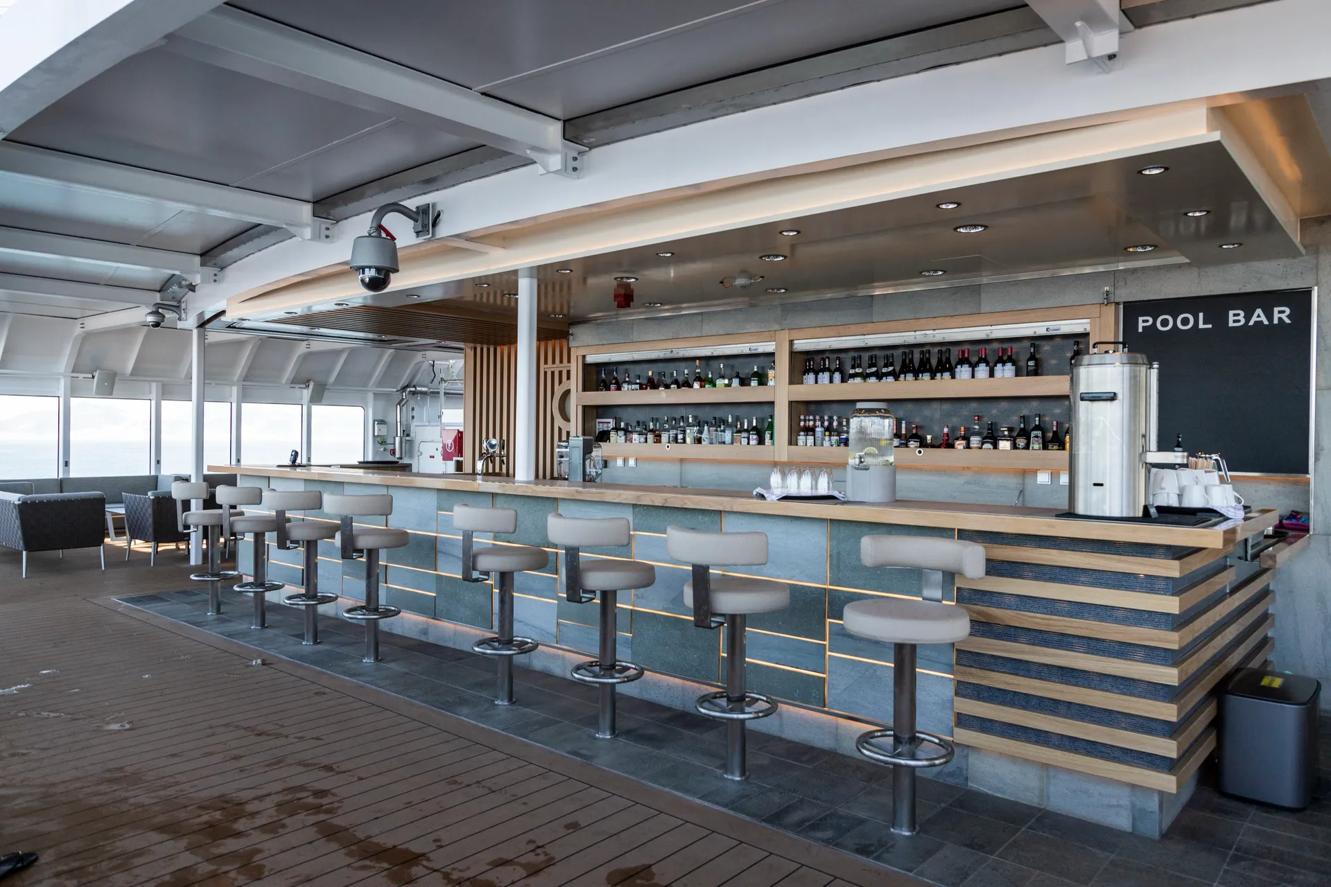 Pool Bar