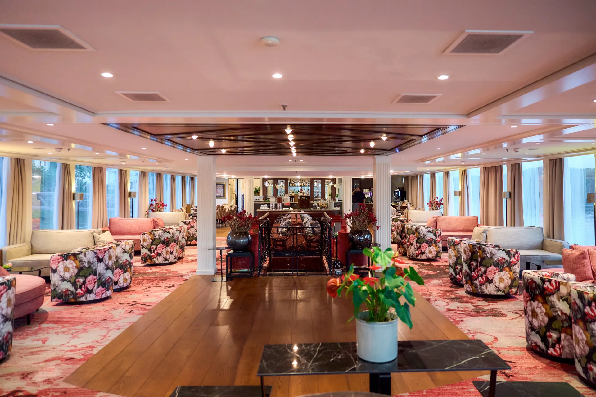 主酒廊與酒吧 1