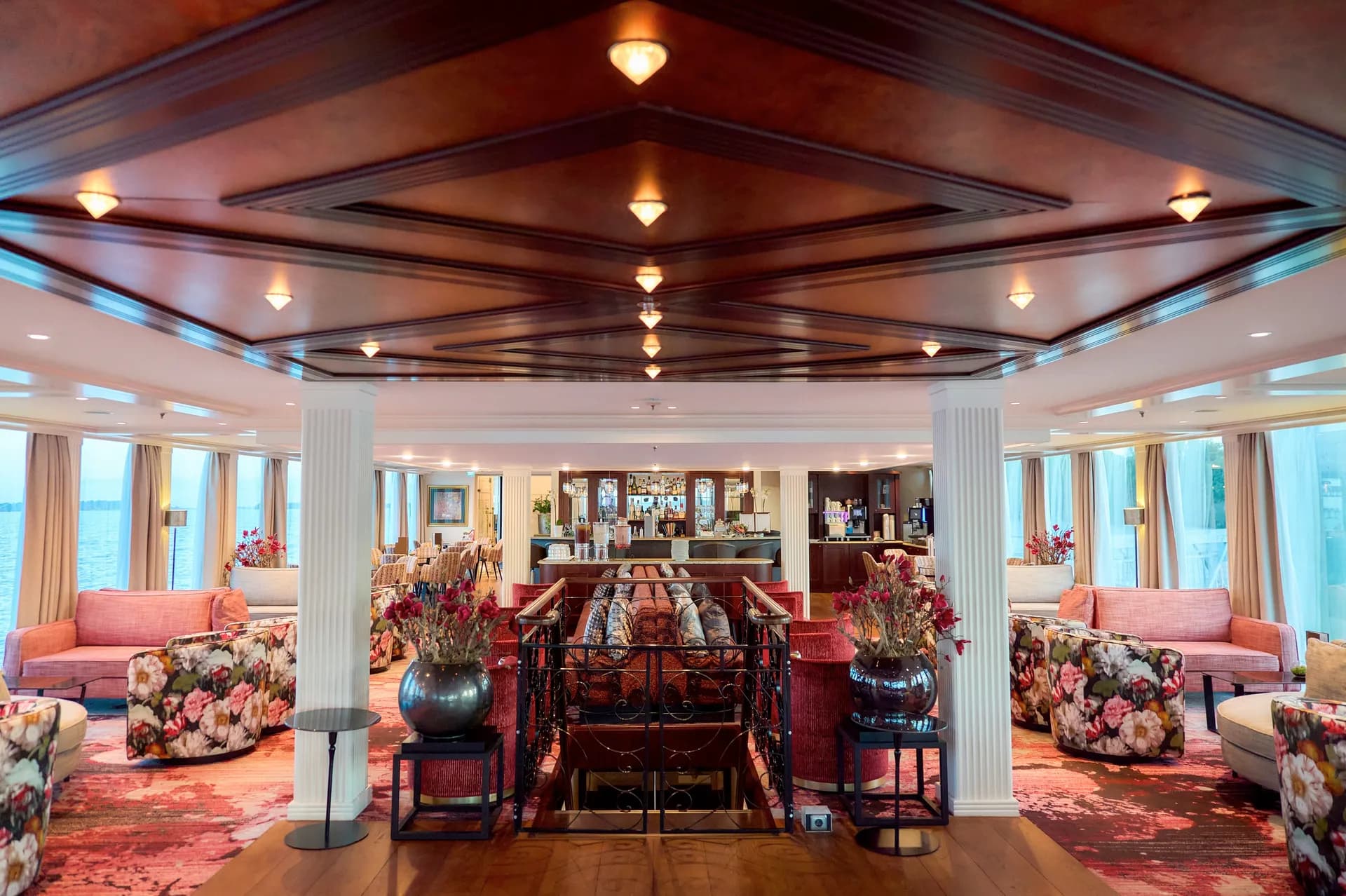 主酒廊與酒吧 7