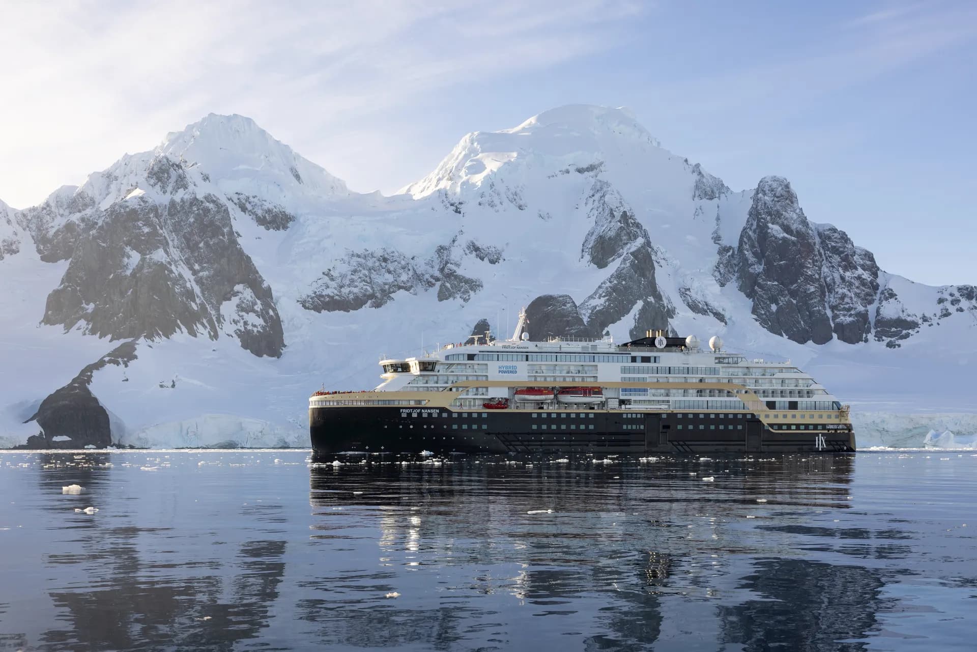 南森號 — HX 探險郵輪
