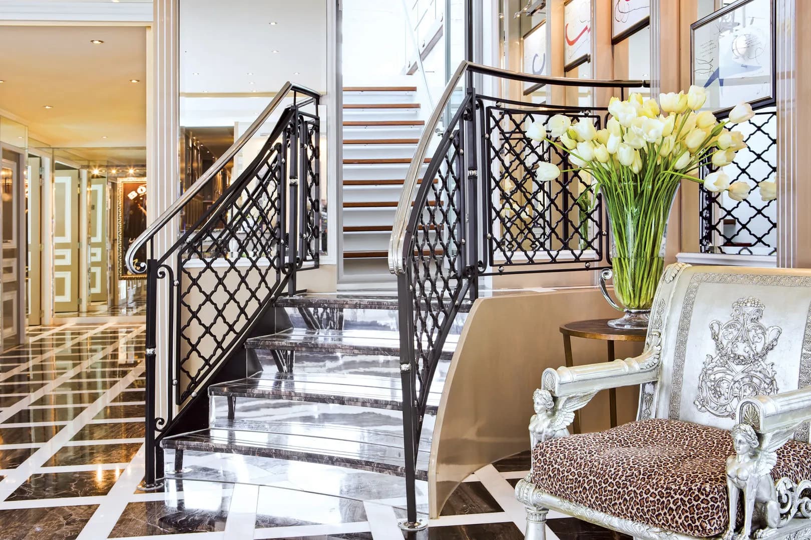 寰宇公爵夫人號 6