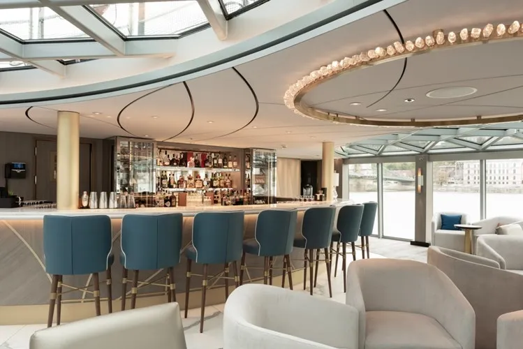 寰宇伊莉莎白號 9