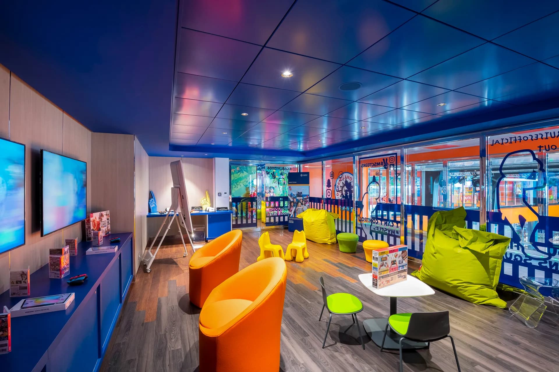 青少年俱樂部（15-17 歲） 2